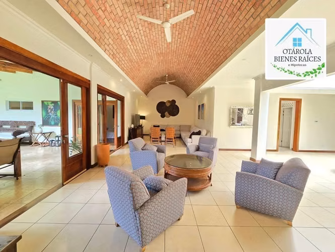 Venta de casa de lujo en trejos montealegre Escazu sin muebles - Imagen 4