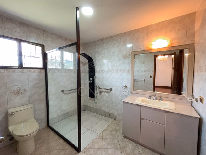 Casa de Una Planta en Alquiler en Curridabat 4 habitaciones con Jardín - Imagen 7
