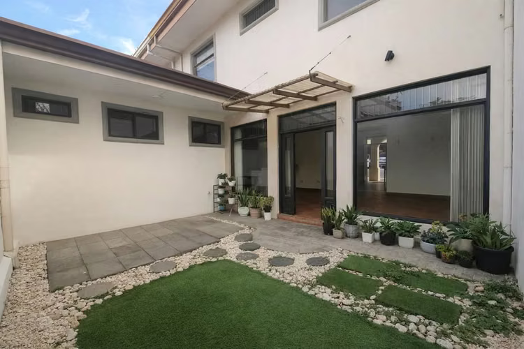 Escazú, Guachipelin  Se Vende Encantadora y Espaciosa Casa en Condominio con  Jardín
