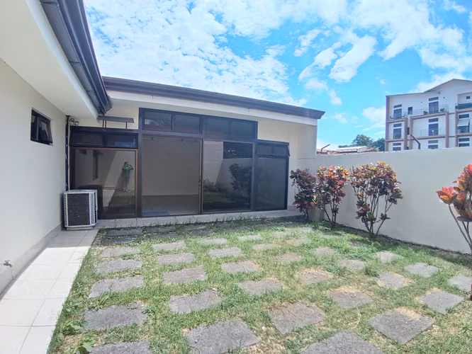 VENTA DE CASA EN ROHRMOSER ACONDICIONADA PARA OFICINAS - Imagen 13