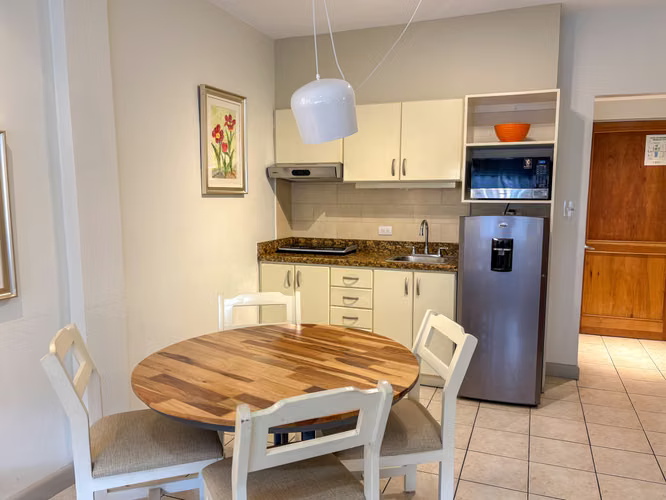 Alquiler Apartamento en Sabana Amueblado de 2 Habitaciones en Condominio con Piscina - Imagen 6