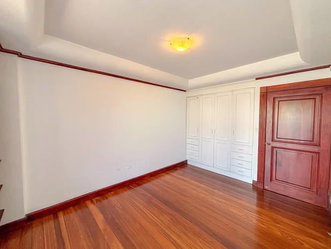 Alquiler Casa Independiente en Rohrmoser con Azotea Privada y Jacuzzi - Imagen 17