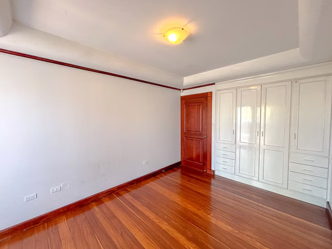 Alquiler Casa Independiente en Rohrmoser con Azotea Privada y Jacuzzi - Imagen 18