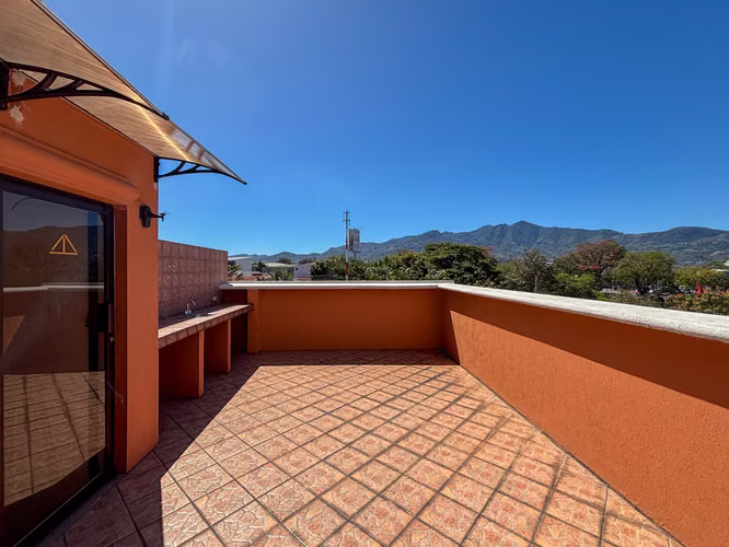 Alquiler Casa Independiente en Rohrmoser con Azotea Privada y Jacuzzi - Imagen 1