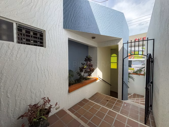 Casa amplia con terraza, jardín privado y 4 parqueos | San Vicente de Moravia - Imagen 18