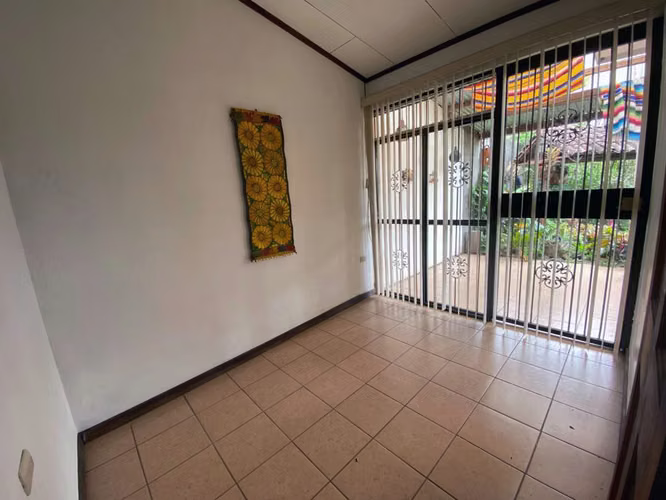 SE ALQUILA CASA CON APARTAMENTO INDEPENDIENTE  ¢ 900,000 negociable - Imagen 13