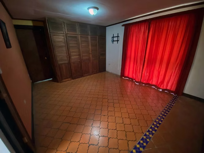 SE ALQUILA CASA CON APARTAMENTO INDEPENDIENTE  ¢ 900,000 negociable - Imagen 6