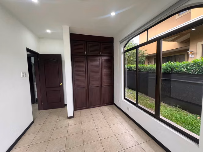 Alquiler y venta de casa en condominio en piedades de santa ana - Imagen 15