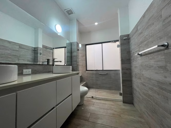 Alquiler y venta de casa en condominio en piedades de santa ana - Imagen 10