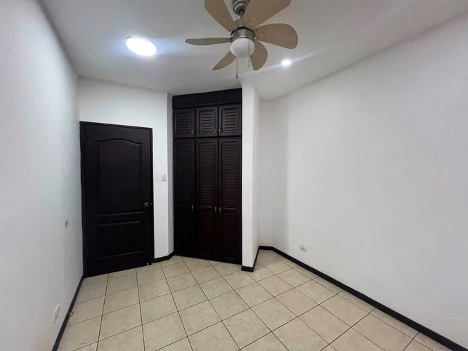 Alquiler y venta de casa en condominio en piedades de santa ana - Imagen 9