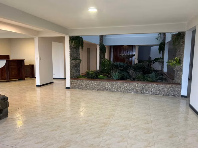 REBAJADA Casa remodelada, con vista 180° – Escazú - Imagen 15