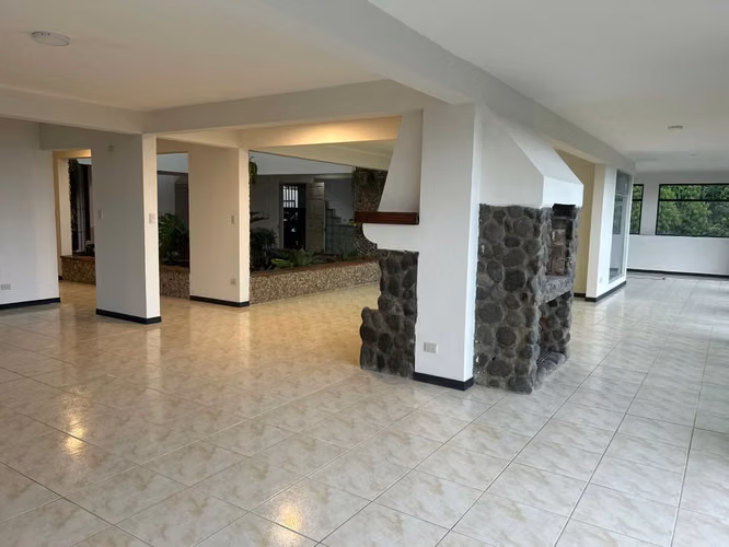 REBAJADA Casa remodelada, con vista 180° – Escazú - Imagen 8