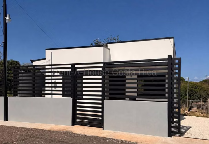 House for Sale in Santa Cruz – 27 de Abril. RAH 26-2245