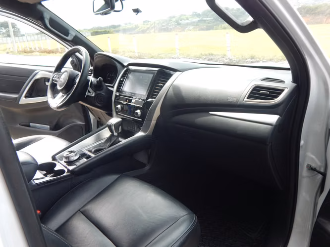 MITSUBISHI MONTERO SPORT GT 4X4 LIMITED 2026 - Imagen 9