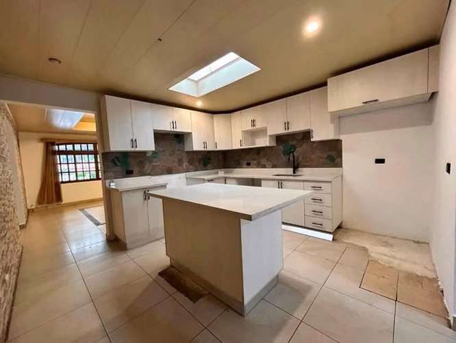 Venta de casa en trejos montealegre Escazú - Imagen 5