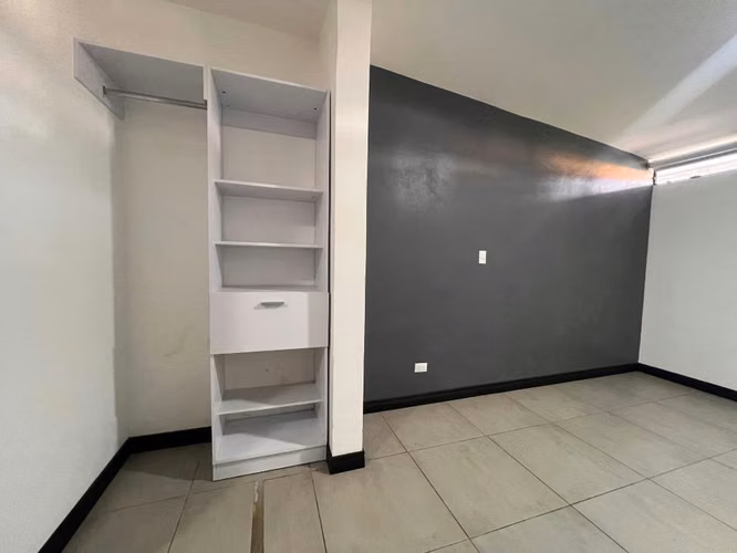 Alquiler de apartamento Tipo estudio Semi amueblado con servicios incluidos - Imagen 4
