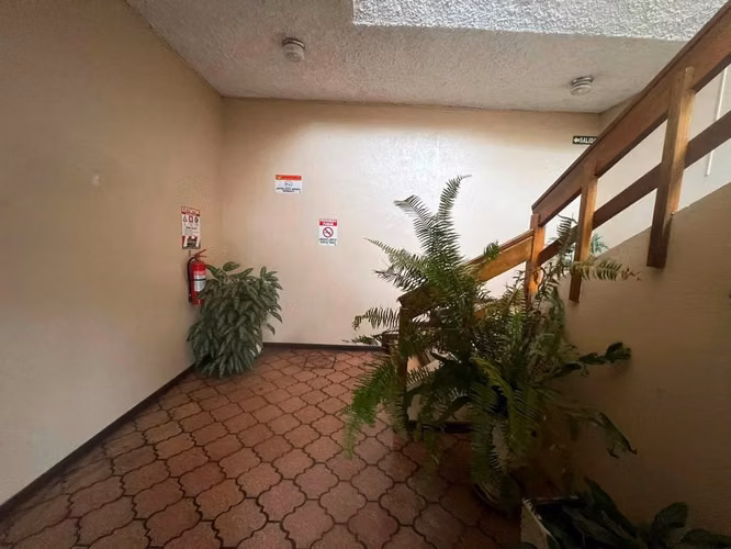 Alquiler de apartamento en Escazu centro sin muebles - Imagen 1