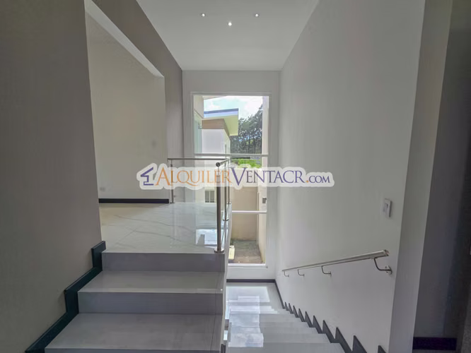 CONDO AMUEBLADO DE 305 M2 CON 546 M2 DE LOTE EN GUACHIPELIN ESCAZU - Imagen 12