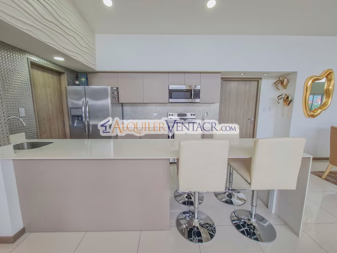 Lujoso Penthouse amueblado con vista en torre Paradisus Rohrmoser Pavas - Imagen 6