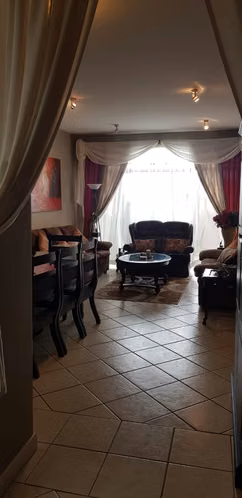 Escazu, San  Antonio linda casa en condominio, con muebles, - Imagen 2