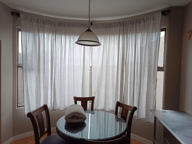 Escazu, San  Antonio linda casa en condominio, con muebles, - Imagen 15