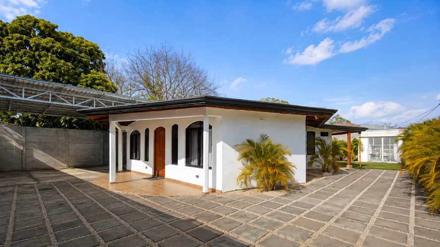 Casa Remodelada con Piscina Playa Potrero - Imagen 11