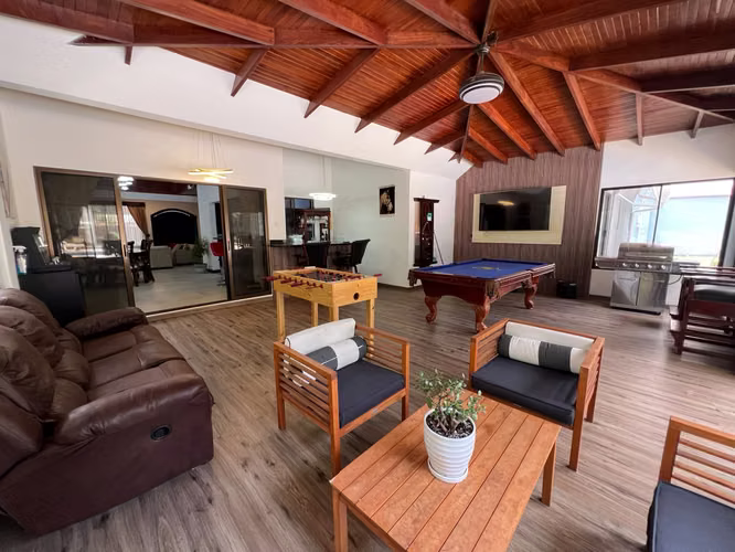 Residencia Privada con Piscina, 2 Apartamentos y Oficina en Lindora - Imagen 16