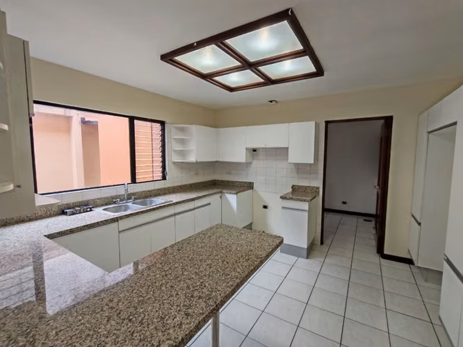 Se alquila casa en Bello Horizonte de Escazú. - Imagen 8