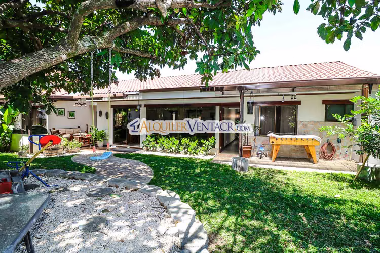 CASA DE UN NIVEL CON 600 M2 LOTE EN TREJOS MONTEALEGRE ESCAZU - Imagen 6