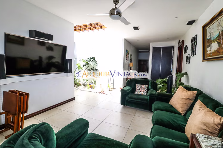 CASA DE UN NIVEL CON 600 M2 LOTE EN TREJOS MONTEALEGRE ESCAZU - Imagen 12