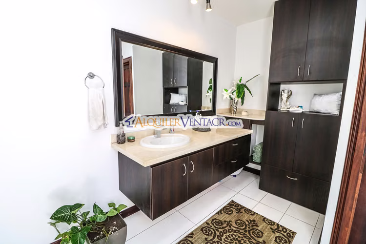 CASA DE UN NIVEL CON 600 M2 LOTE EN TREJOS MONTEALEGRE ESCAZU - Imagen 16