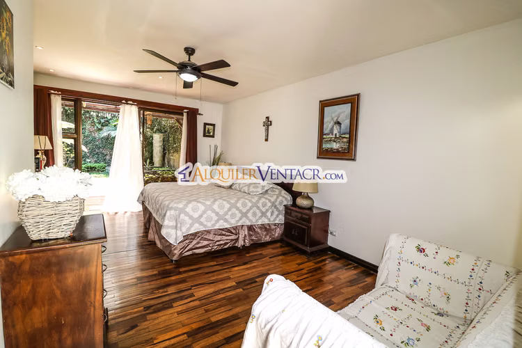 CASA DE UN NIVEL CON 600 M2 LOTE EN TREJOS MONTEALEGRE ESCAZU - Imagen 13