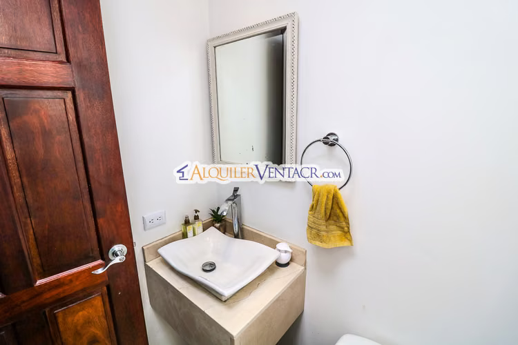 CASA DE UN NIVEL CON 600 M2 LOTE EN TREJOS MONTEALEGRE ESCAZU - Imagen 9