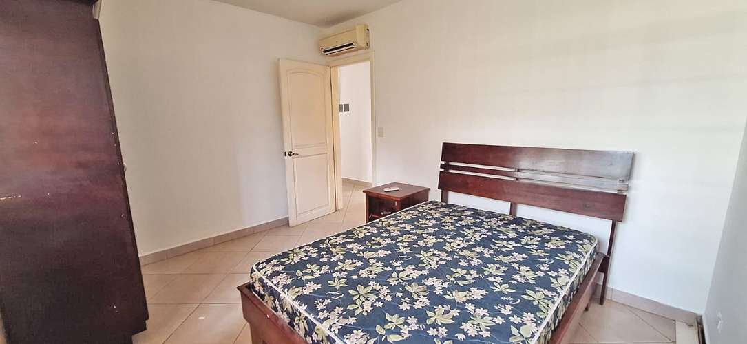 Amplia villa con jardín y piscina, a solo 5 km de Playas del Coco
