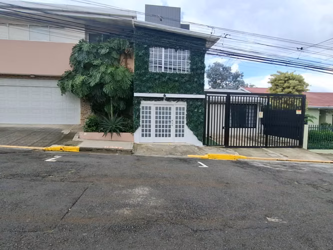 Alquiler de dúplex en Barrio Escalante | 130m² | Dos Salas y Suite Principal con Baño