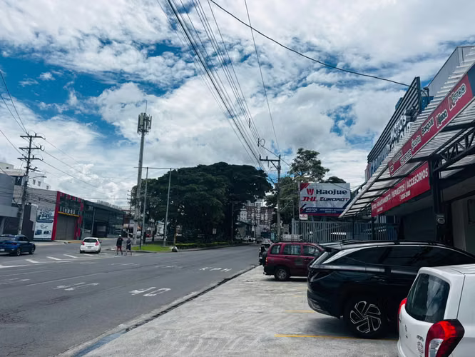 Local comercial Sabana Norte sobre AV10 300m2 cuatro parqueos - Imagen 15