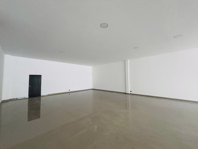 Local comercial Sabana Norte sobre AV10 300m2 cuatro parqueos - Imagen 4