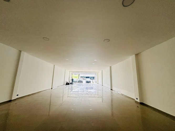 Local comercial Sabana Norte sobre AV10 300m2 cuatro parqueos - Imagen 3