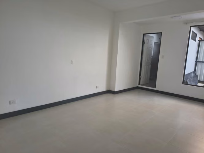 ALQUILER DE APARTAMENTO DE UNA SOLA PLANTA EN POZOS DE SANTA  ANA INCLUYE SERVICIOS - Imagen 4