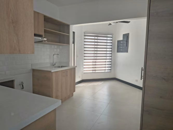 ALQUILER DE APARTAMENTO DE UNA SOLA PLANTA EN POZOS DE SANTA  ANA INCLUYE SERVICIOS