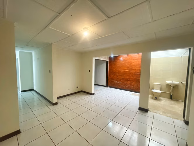 Amplia para vivienda u oficina, en Rohrmoser! P142