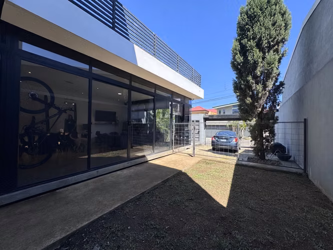 Venta de Hermosa Casa Contemporánea en Residencial Privado - Imagen 2