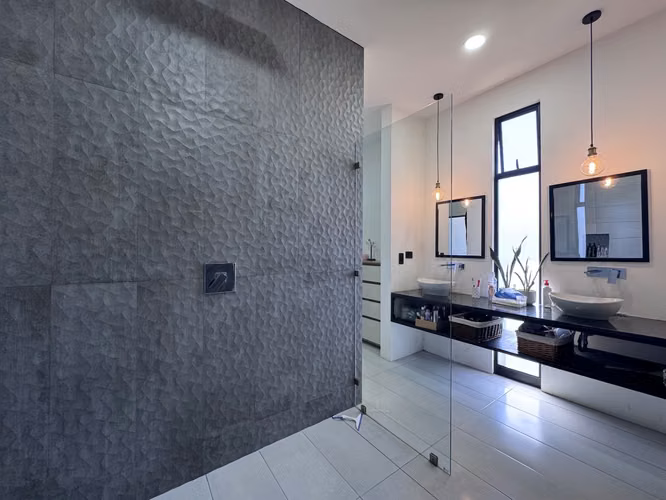 Venta de Hermosa Casa Contemporánea en Residencial Privado - Imagen 10