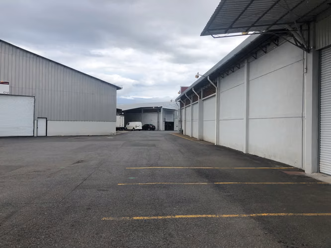 ALQUILA BODEGA EN TIBAS 1.100 m2 y 1.244 m2 USO INDUSTRIAL LIVIANO Y COMERCIAL-DISPONIBLE A PARTIR DE OCTUBRE-