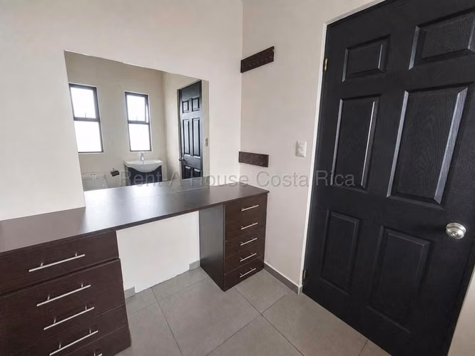 Venta Casa remodelada con amplio patio y terraza en San Francisco de Heredia - Imagen 16