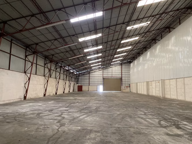 BODEGA DISPONIBLE EN TIBAS 1.100 m2 y 1.244 m2 USO INDUSTRIAL LIVIANO Y COMERCIAL-DISPONIBLE EN OCTUBRE-