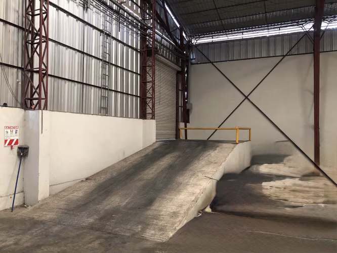 BODEGA DISPONIBLE EN TIBAS 1.100 m2 y 1.244 m2 USO INDUSTRIAL LIVIANO Y COMERCIAL-DISPONIBLE EN OCTUBRE-