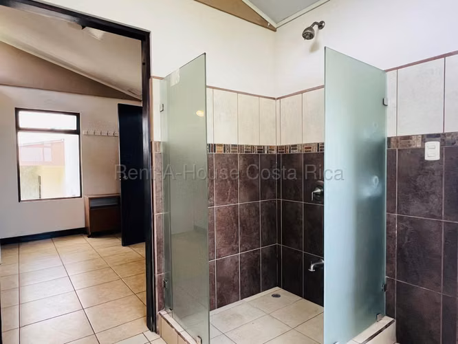 VENTA DE CASA CON VISTA EN SAN RAFAEL DE HEREDIA - Imagen 14