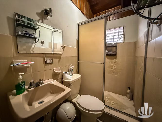Casa esquinera en venta en La Colina de Curridabat - Imagen 12
