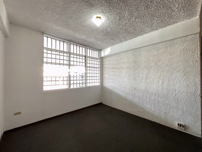 Primer piso a solo 3 minutos del Mall San Pedro | 2 parqueos | 440.000 - Imagen 7